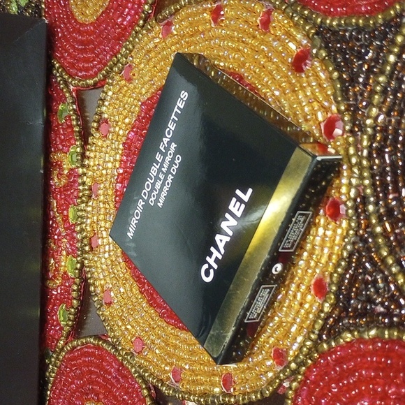 Chanel Compact Mirror Red - Picture 13 of 14